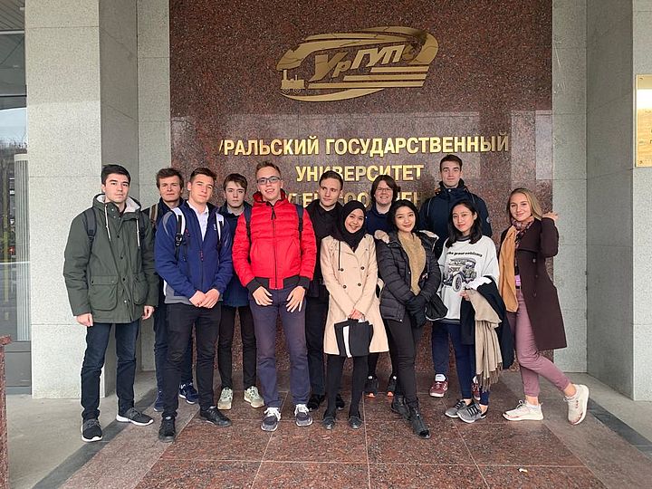 Gruppenbild Studienreise Russland Winterschool Log 2019