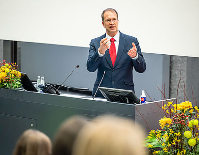 Prof. Jörg Reiff-Stephan bei der feierlichen Verabschiedung 2021 Fachbereich WIR