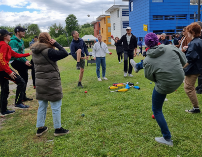 Menschen beim Jonglage-Workshop