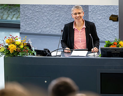 Heike Pospisil bei feierlicher Verabschiedung 2021 Fachbereich INW