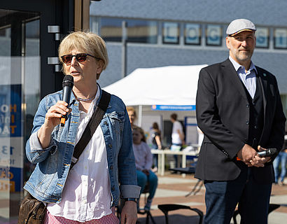 Prof. Ulrike Tippe und Wildaus Bürgermeister Frank Nerlich beim Hochschulinformationstag 2023