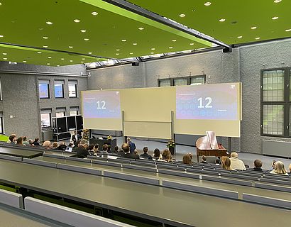 Blick in das gefüllte Audimax der TH Wildau