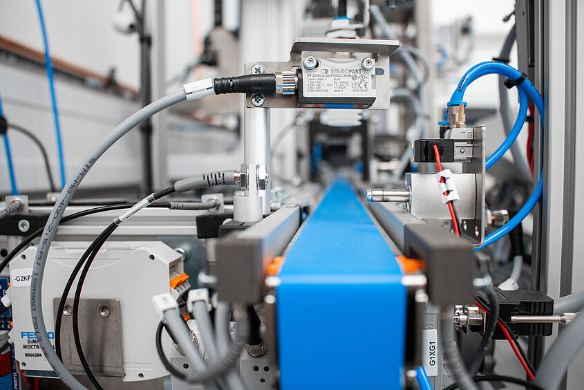 IMG 4020 Das Mittelstand-Digitalzentrum Spreeland lädt zu einem Infotag Logistik auf den Campus der TH Wildau ein. Gezeigt wird u. a. die neue KI-Lehr- und Transferanlage „KILEAN“.