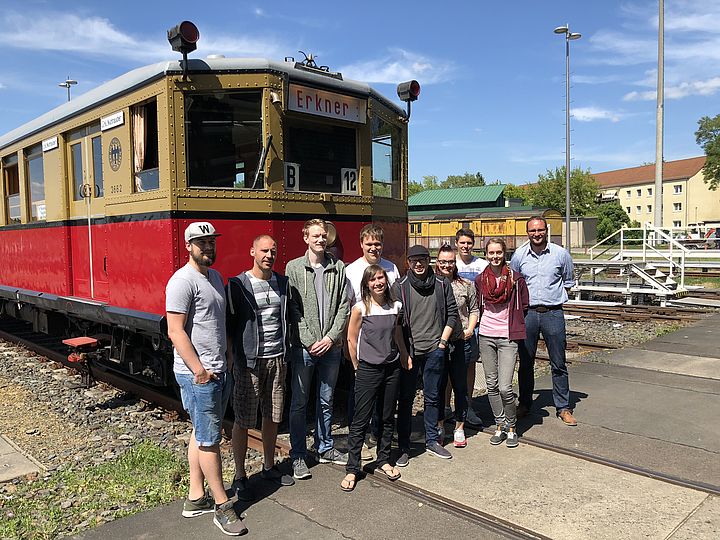VS15 vor SBahn im Werk Erkner