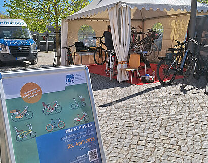 Plakat auf dem Campus