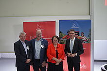 Prof. Klaus-Martin Melzer (VP Forschung und Transfer TH Wildau), Frank Nerlich (Bürgermeister Stadt Wildau), Dr. Ina Bartmann (Staatssekretärin MIL Brandenburg), Christian Hirte (MdB und Staatssekretär im Bundesverkehsministerium) auf der Landesradverkehrskonferenz an der TH Wildau