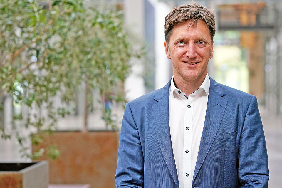 Prof. Gordon von Miller