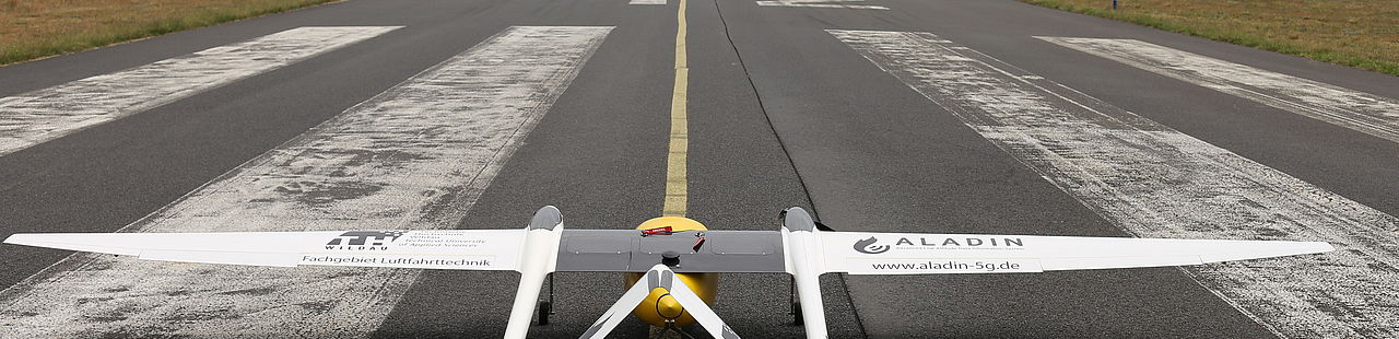 UAV ATISS steht auf der  Startbahn 12 Flugplatz Schönhagen