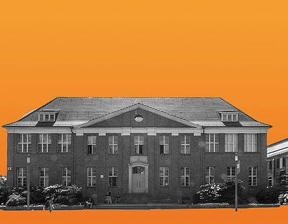 Hauptgebäude auf orangenem Hintergrund