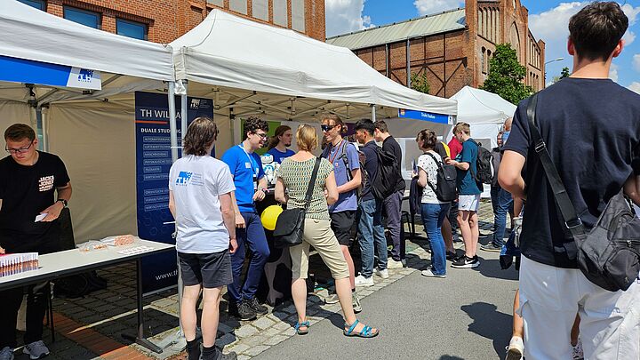 Hochschulinfomationstag 2024 Pagode Duales Studium