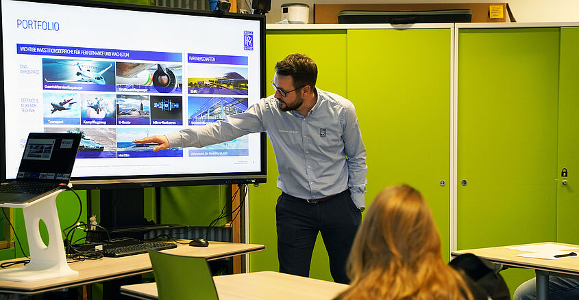 Kick-off Das Bild zeigt das Kick Off Meeting zum Innovation Camp im Wahlpflichtmodul "Digital Innovation"