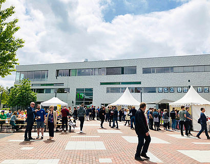 Hochschulinformationstag 2019 Essensstände auf dem Campus