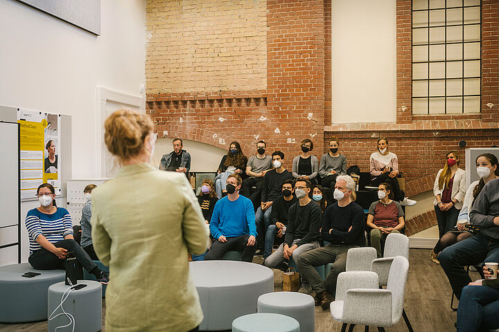 Prof. Dr. Dana Mietzner stellt das Projekt startINN bei der Opp:Lab Eröffnung vor