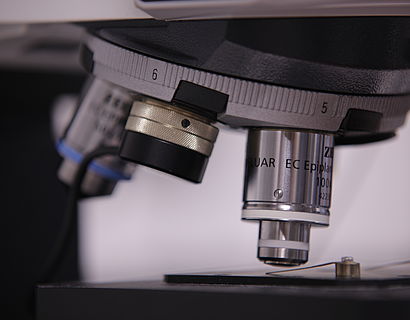 Blick auf das Raman-Mikroskop