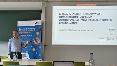 41. Verkehrswissenschaftliches Kolloquium: Herr Kerschbaumer beim Vortrag