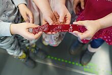 Schüler/-innen bei der Fertigung von Schlüsselanhängern im ViNN:Lab (Bildquelle: ViNN:Lab) Das ViNN:Lab ist ein Makerspace und FabLab an der TH Wildau und ermöglicht sowohl Hochschulangehörigen als auch Externen unterschiedlicher Fach- und sozialer Hintergründe Zugang zu High-Tech im Bereich der digitalen Fertigung. Bild: ViNN:Lab