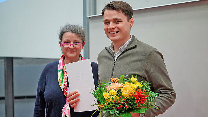 DAAD-Preis-Gewinner Yan Bulativ und Prof. Janett Mohnke im Audimax