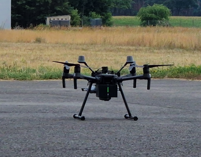 DJI Matrice 210 RTK V2 (EU) auf einer Wiese