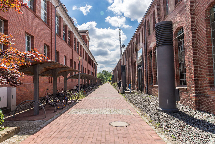 TH Wildau Campus 114 rechts Haus 13 links Halle 14