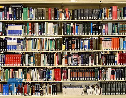 Bücherregal