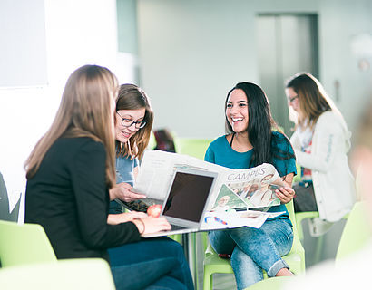 Studierende beim Arbeiten