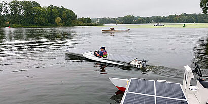 Solarboot auf dem Wasser
