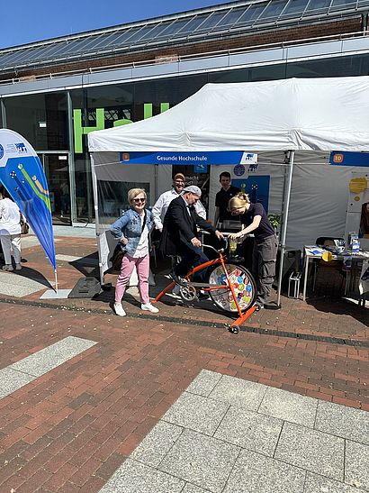 HIT Smoothiebike mit Präsidentin & Bürgermeister