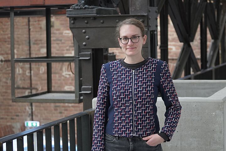 Person mit Industriehintergrund