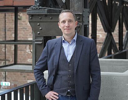 Person mit Industriehintergrund