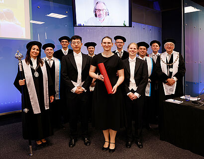 Gruppenbild nach erfolgreicher Promotion an der TU Delft