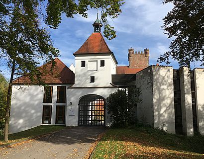 Stadtmauer von Reisensburg mit Stadttor