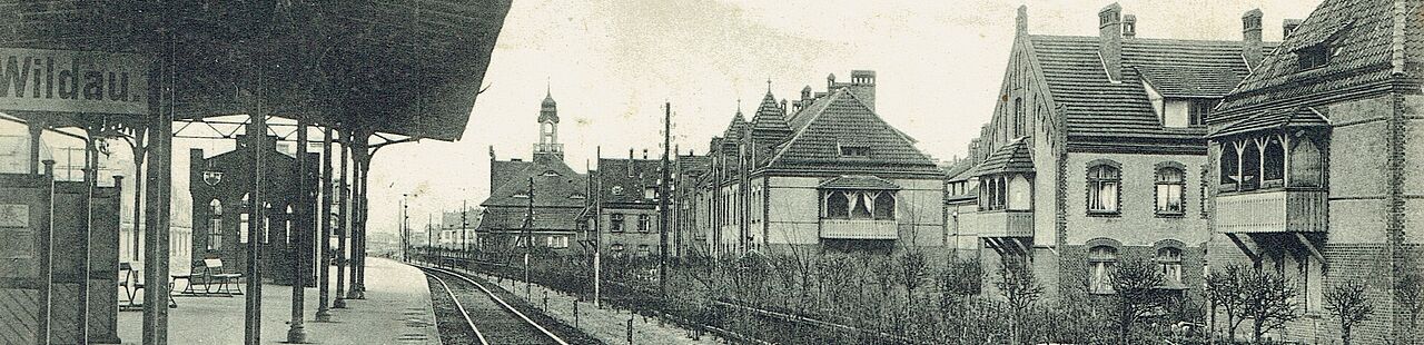 Schwarz-weiß Ansicht des früheren Bahnhof Wildau