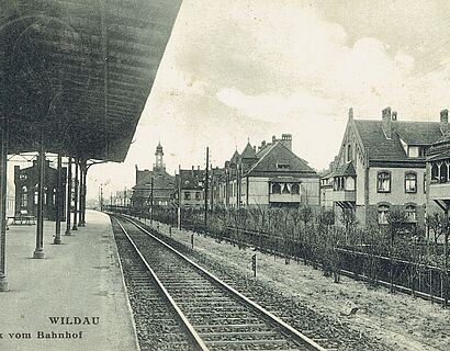 Schwarz-weiß Ansicht des früheren Bahnhof Wildau