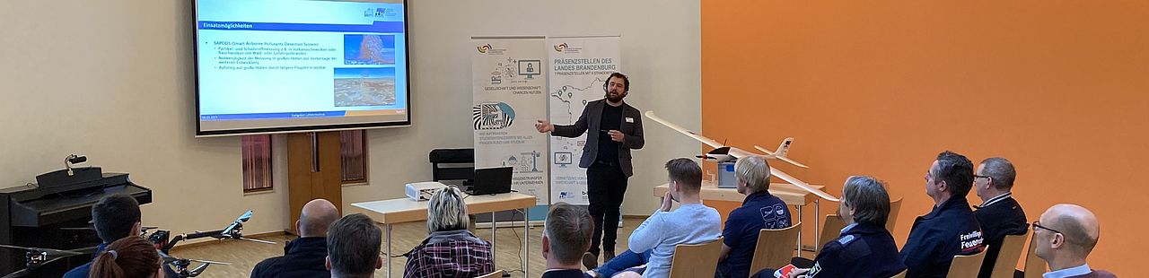 Am 6. März 2023 lud die Hochschulpräsenzstelle Westlausitz | Finsterwalde zum Thema „Waldbrandbekämpfung mit Drohnen“ ein – vorgestellt wurde das Projekt ALARM der TH Wildau. 