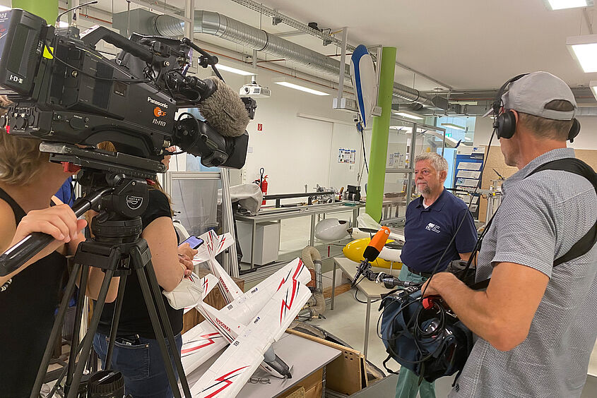 Luftfahrttechnik-Labor TV-Aufnahmen im Luftfahrttechnik-Labor