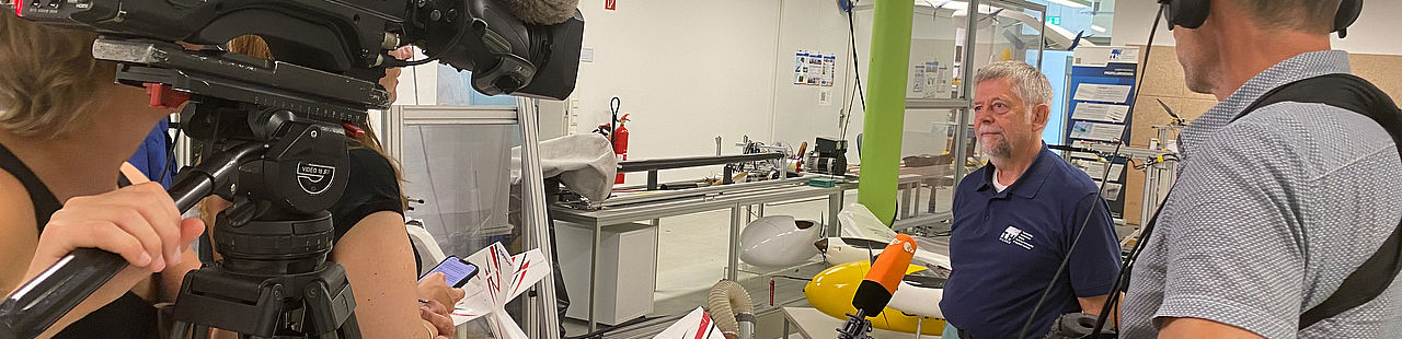 TV-Aufnahmen im Luftfahrttechnik-Labor