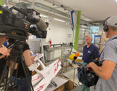 TV-Aufnahmen im Luftfahrttechnik-Labor