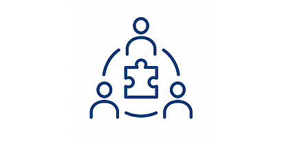 Grafik, die drei Personen zeigt mit einem Puzzleteil in der Mitte als Symbol für Zusammenarbeit
