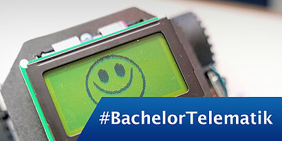 Telematik-Labor mit blauer Grafik Bachelor