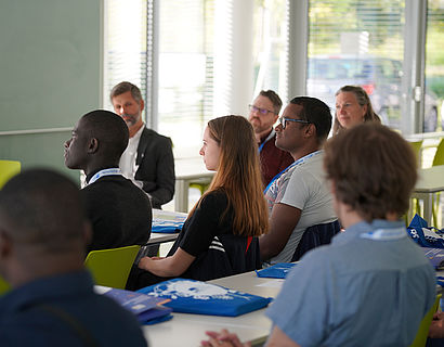 Teilnehmende bei der Eröffnung der Sustainable Mobility Summer Academy 2023 in Haus 16