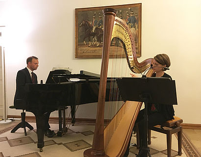 Soziales Event in Reisensburg mit Harfe und Klavier