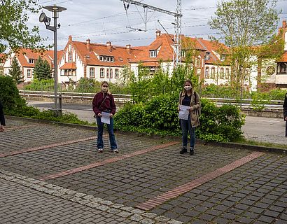 Erfolgreich absolviert: Prüflinge mit ihrem Weiterbildungszertifikat zur/zum IT-Sicherheitsbeauftragten  