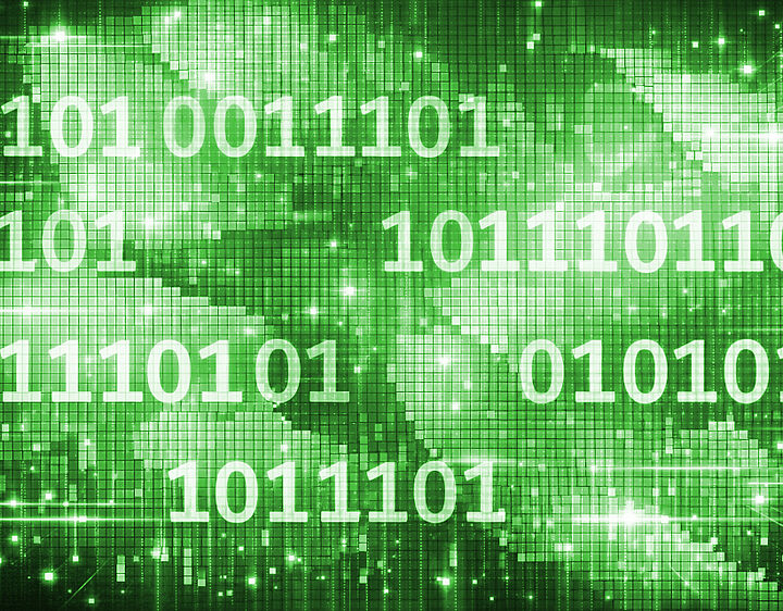 Binärcode vor grünem Hintergrund