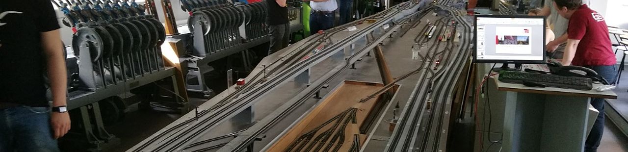 Blick auf das nachgestellte Eisenbahnbetriebsfeld