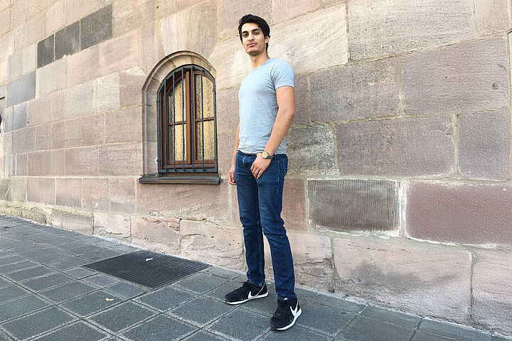 Roman Bkhavnani studiert an der TH Wildau Wirtschaftsinformatik dual und arbeitet bei der Berliner Niederlassung von SHD System-Haus-Dresden