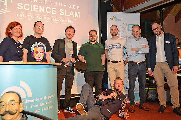 PRO 9894i bea Siegerehrung 2. Science-Slam