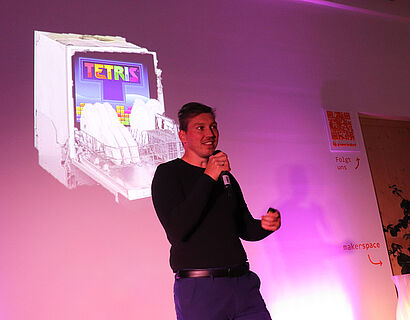 Science Slam von Simon Wilbers in der Präsenzstelle Luckenwalde (Bild: Präsenzstelle Luckenwalde).