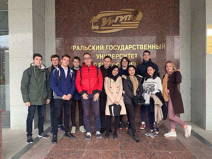 1 Juliane Blank Gruppenbild Studienreise Russland Winterschool Log 2019