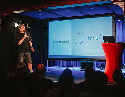 Science Slam von Mike Frahm in der Präsenzstelle Fürstenwalde (Bild: Alexander Rentsch).