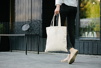 Tote bag Person mit Beutel auf dem Weg zum einkaufen